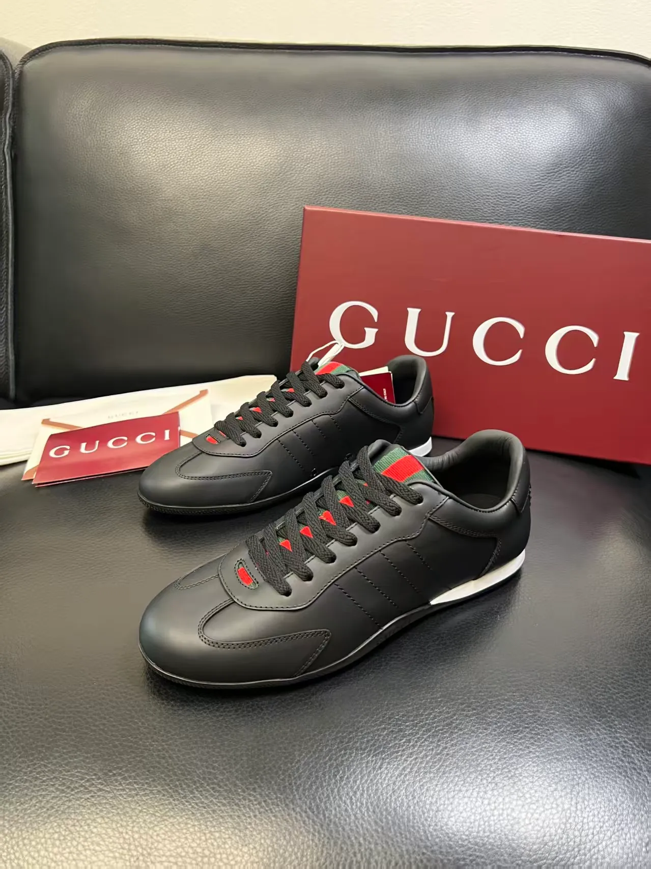 Factory price: 420💰New men's shoes GUCCI [Lightning] Gucci's latest shoes are shipped. Original quality, fashionable, special material, sheepskin lining, brand new packaging. The foot feels super comfortable and the workmanship is impeccable. Size: 38-44, customized 45
